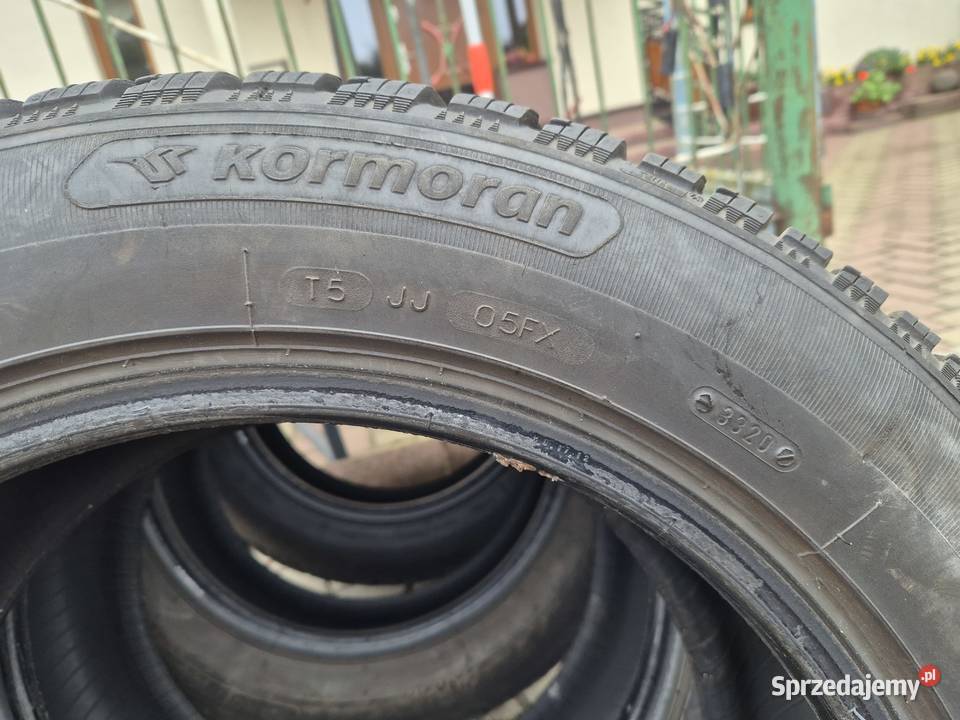 Opony używane Kormoran zimowe 23555R17 Zezulin Niższy sprzedam