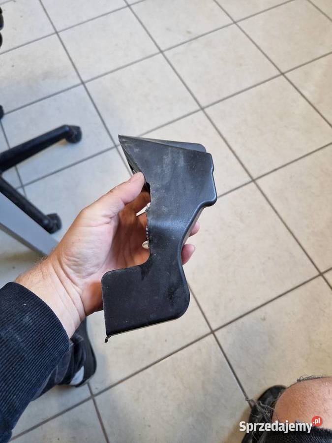 Zaślepka podszybia prawa Mercedes Citan W420