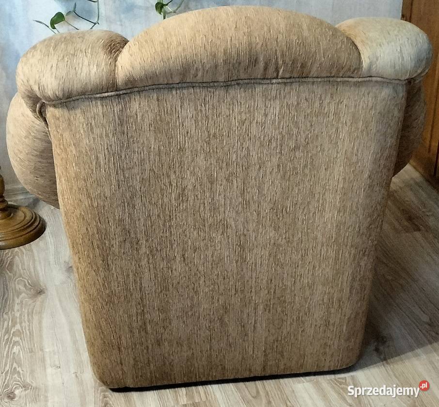 Dwa fotele wypoczynkowe kolor beżowy drewno