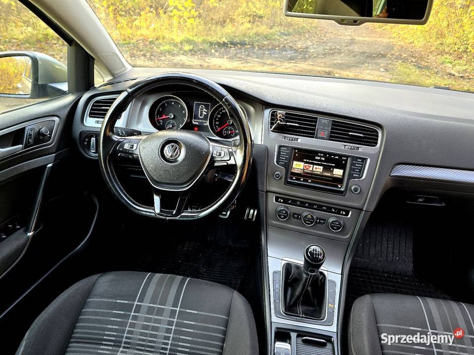 Piękny Volkswagen Golf VII 12TSI 110 Prywatnie światła przeciwmgielne Czarna Woda