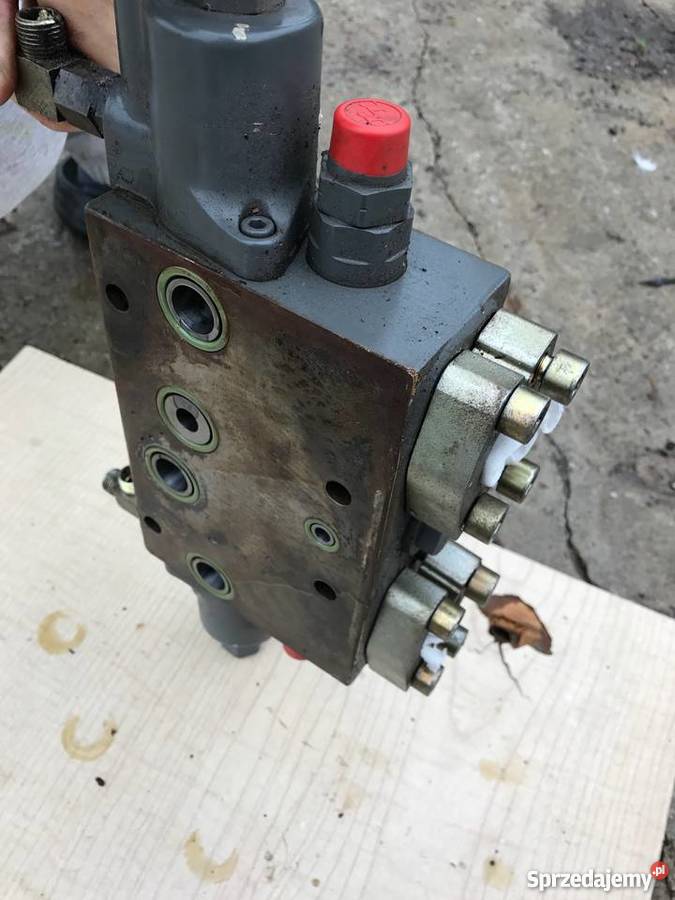 Liebherr r 904c Rozdzielacz glowny