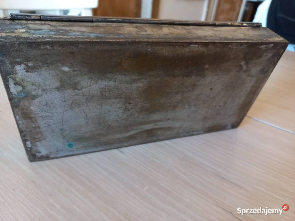 Zabytkowa metalowa szkatuła na biżuterie z Piastów sprzedam