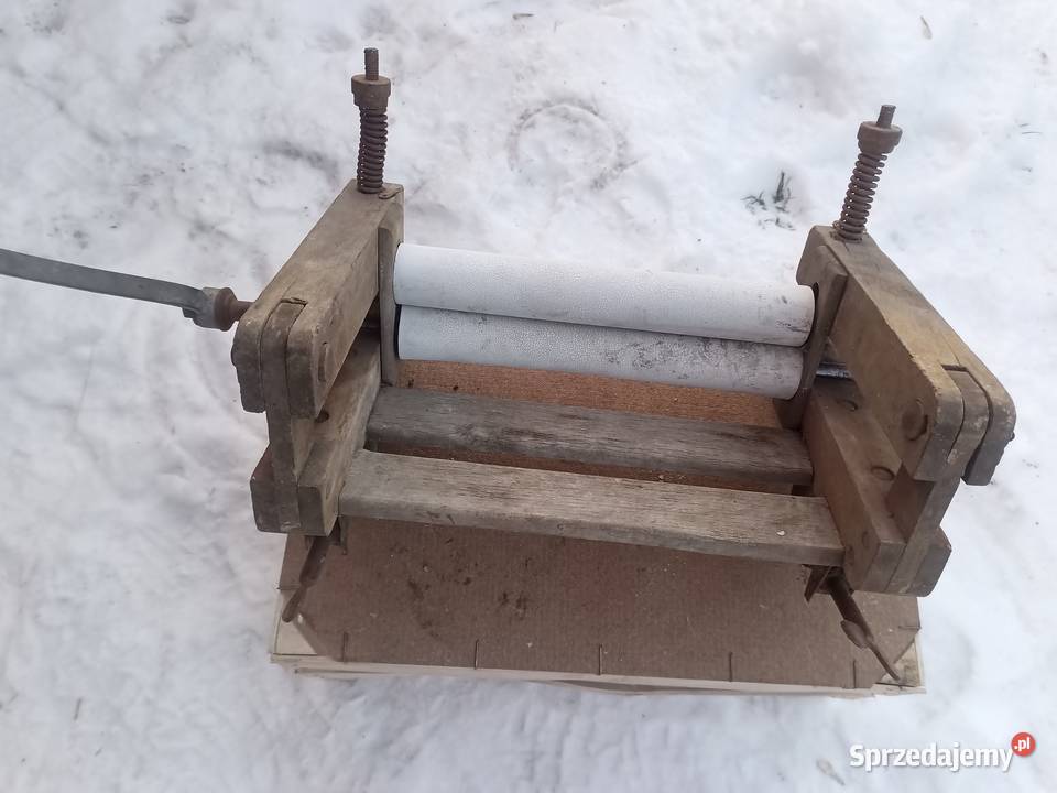 Sprzedam starą wyżymaczkę którą można nakręcać Kozłów Biskupi