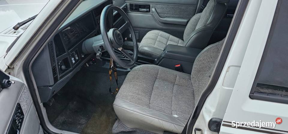 Jeep Cherokee xj 25 bezyna nieuszkodzony Ślesin sprzedam