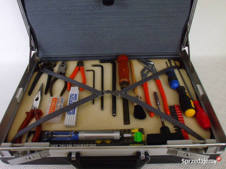 Komplet narzędzi we francuskiej walizeczce
