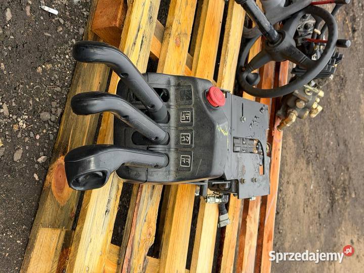Rozdzielacz hydrauliczny trzysekcyjny HYSTER Antonie