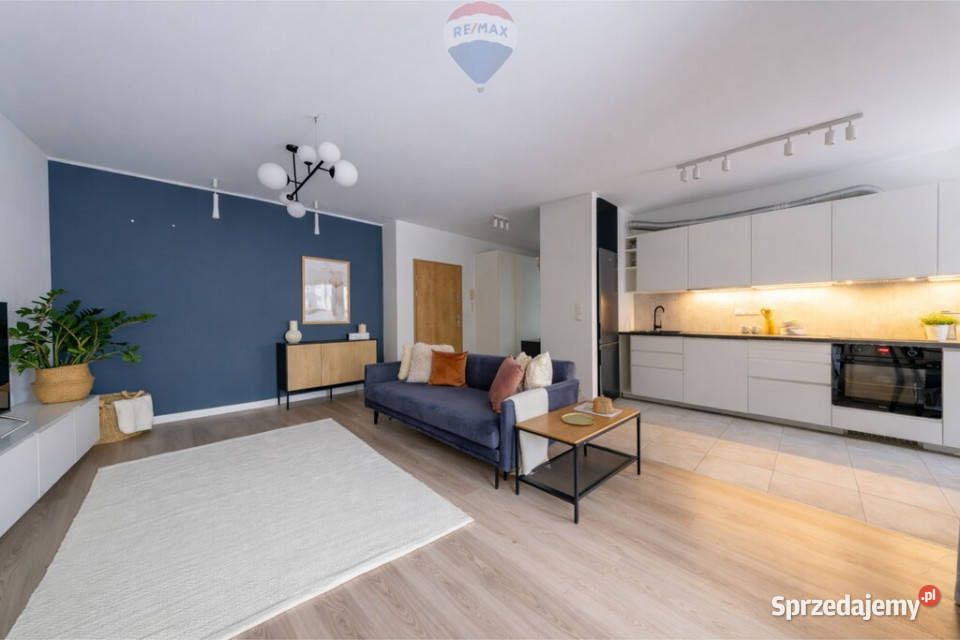 Apartamentowiec umeblowane okna na skwer 2 pok Piętro 2
