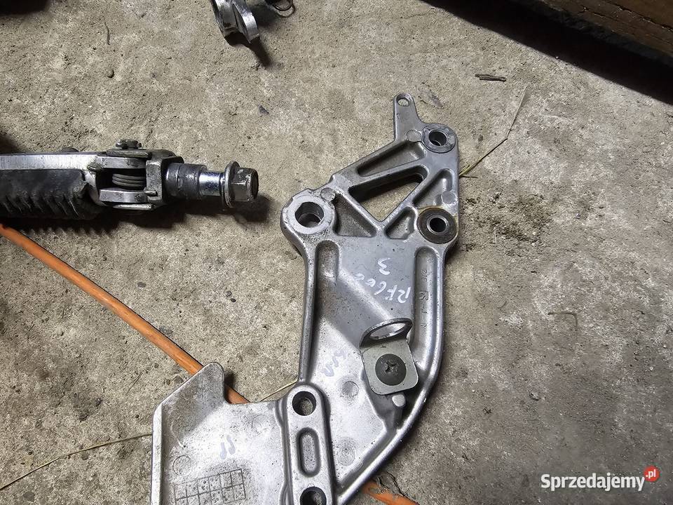 Suzuki RF 600 set prawy przedni podnóżek stopka