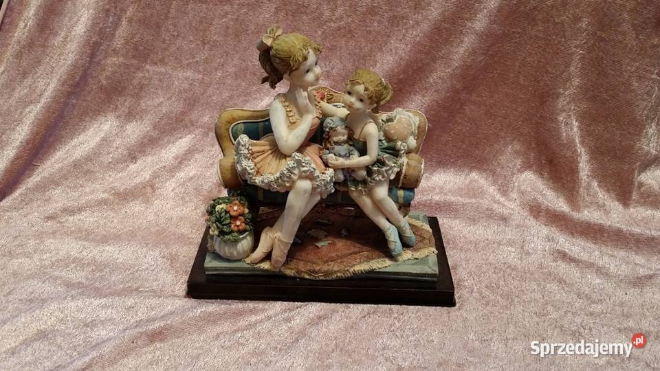 Figurka stara siedząca matka z córką Anglia Kraków