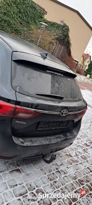 Uszkodzona avensis toyota 2015