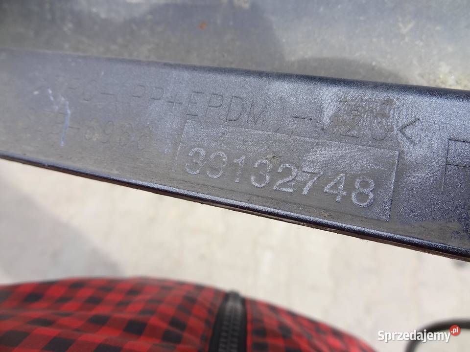 LISTWA NAKŁADKA PROGU PRAWA OPEL INSIGNIA B osobowe sprzedam