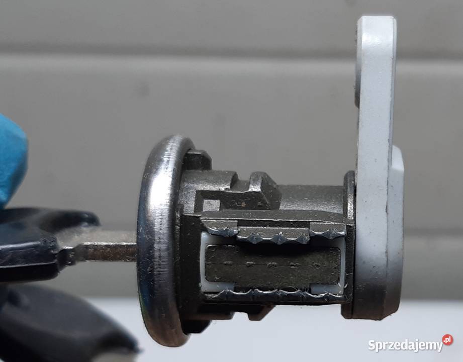 WKŁADKA ZAMKA PRAWA RENAULT CLIO I RENAULT 5 Mielęcin