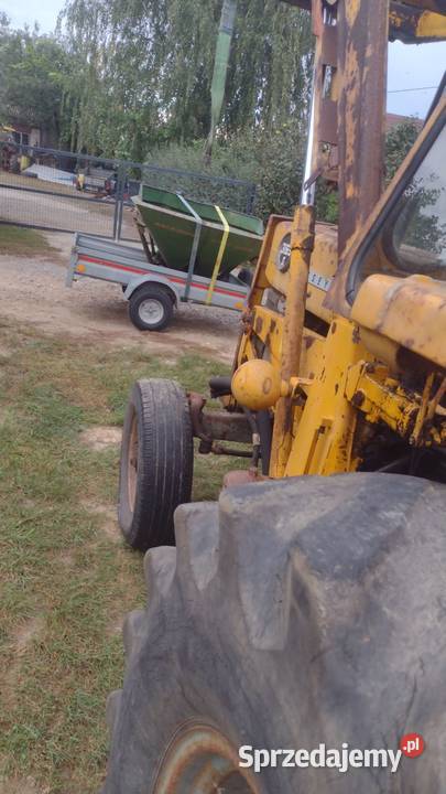 Ładowarka Massey Ferguson 3165s ciągnik z Koparko ładowarki Żółkiewka-Osada