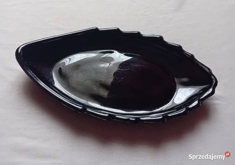 Półmisek śledziówka w formie liścia szkło wielkopolskie Koźminek