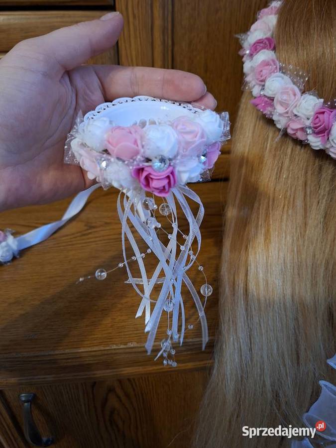 Komplet komunijny bialo różowy z diamencikami