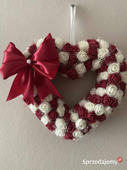 Wianek serce dekoracyjne z róż piankowych w