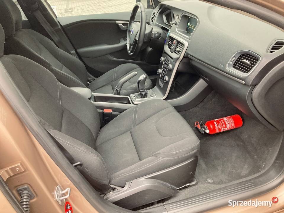 Volvo V40 D2 Kinetic 2016 piękny złoty kolor manualna V40 Lublin