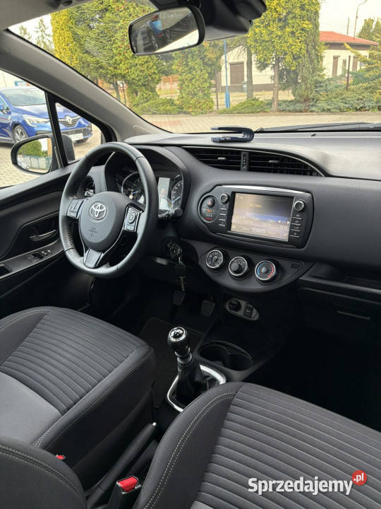 Toyota Yaris 15 Kamera Podgrzewane fotele III immobilizer Tarnowskie Góry