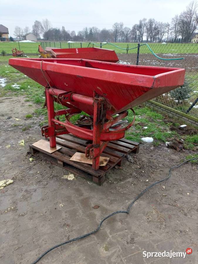 Rozsiewacz nawozu Lely 700 900 litrów szeroki Łuków