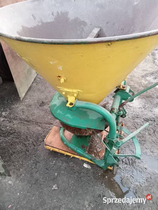 Rozsiewacz nawozu lejek Bąk Morawin