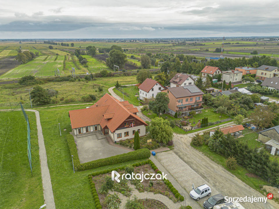 Dom bliźniak Różyny 150m2 blacha