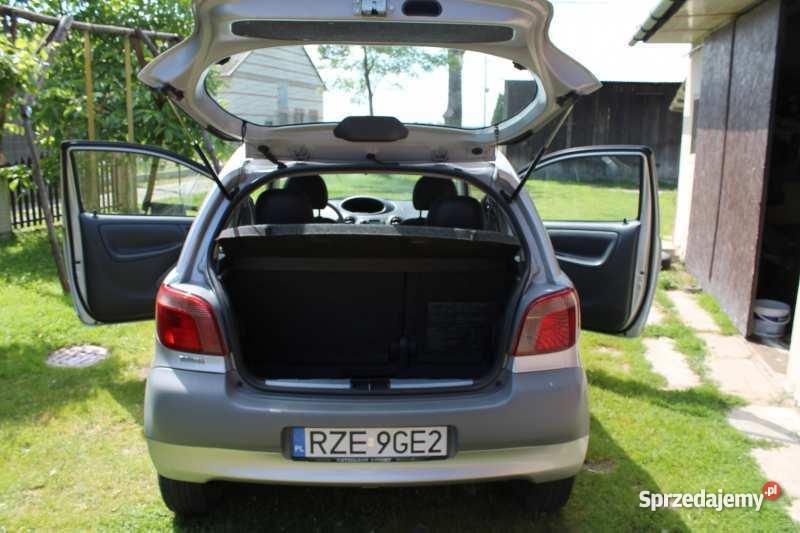 Toyota Yaris 1999 r Kamień