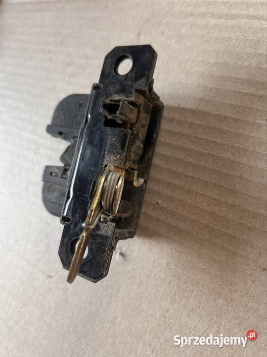 Zamek klapy Passat b5 fl kombi 3b9827505 osobowe Pozostałe kujawsko-pomorskie Grudziądz