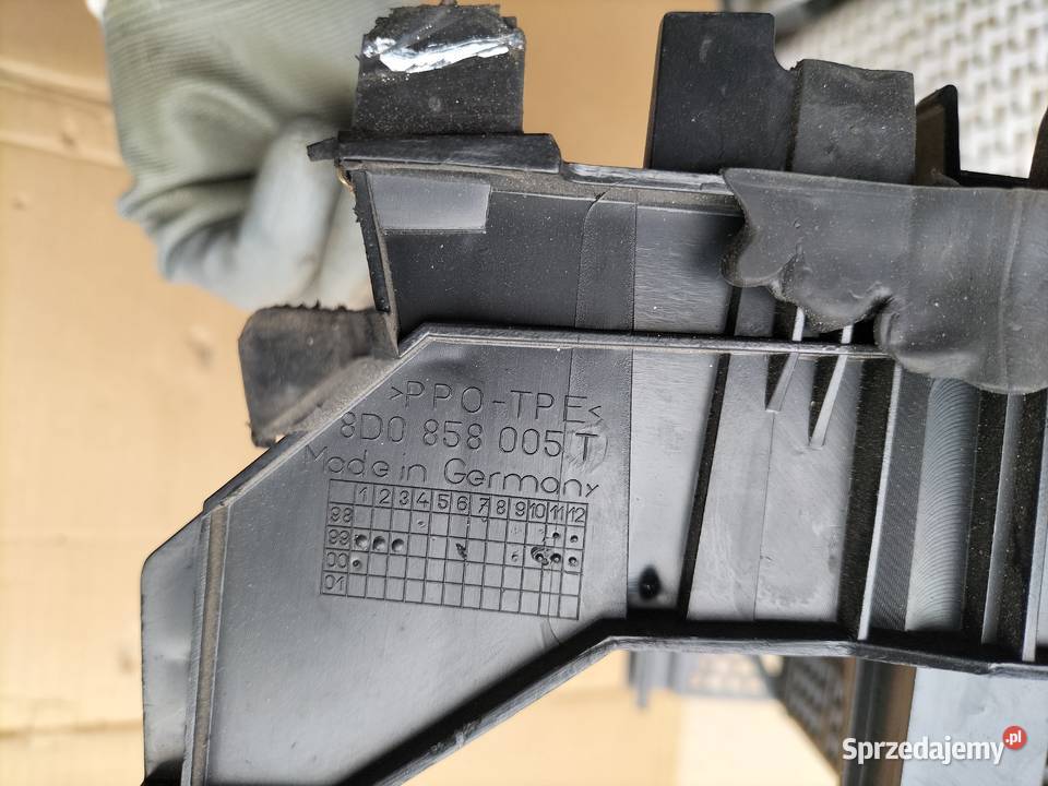 AUDI A4 B5 8D0858005T ŚRODKOWY PANEL NAWIEWU Kamień-Kolonia