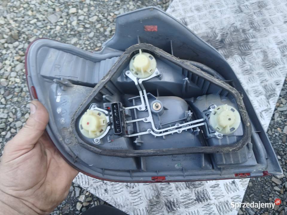 Lampa prawa tył tylna Toyota Yaris I P1 EU3D Radłów