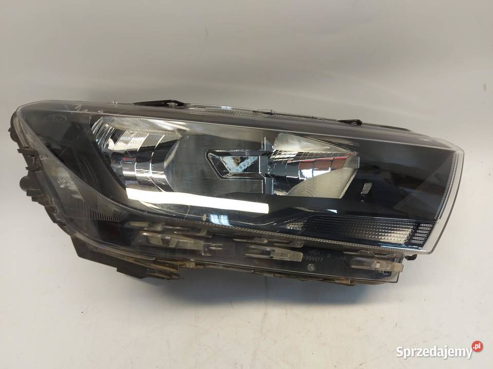 Ford Tourneo Connect III MK3 LAMPA PRAWA PRZÓD