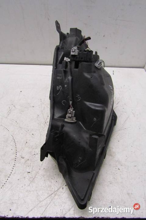 LAMPA PRZEDNIA PRAWY PRZÓD TOYOTA YARIS III