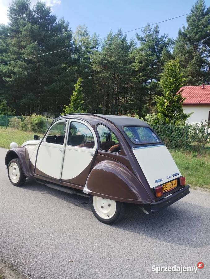 Zabytkowy Citroen 2CV z filmu kaczka Żółte Sieradz