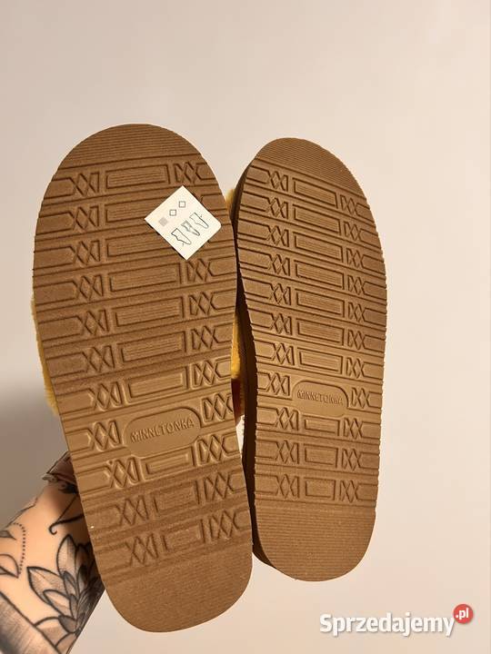 Klapki minnetonka Krępa