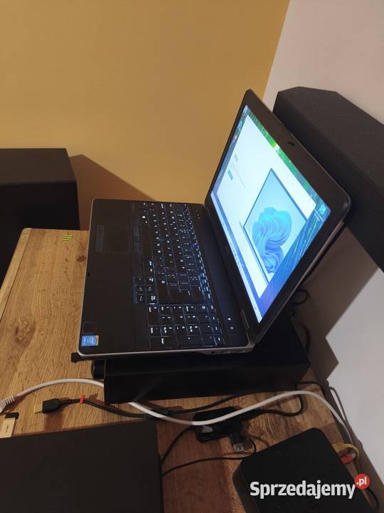 Laptop Dell Latitude E6540 Win11 dysk SSD Podświetlana klawiatura  Gniezno sprzedam
