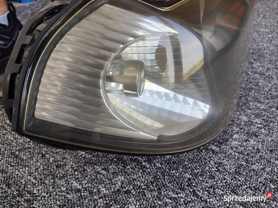 Reflektor BMW X3 E83 EU lampa halogenowa prawa Lampy przednie Kielcza
