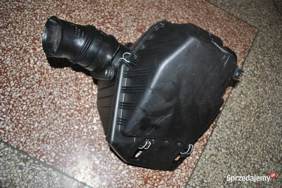 Obudowa filtra powietrza BMW E60 E61 523I 525I osobowe śląskie Poręba