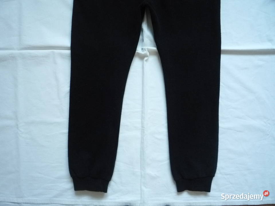 YFK 128134 Czarne spodnie dresowe Rozmiar 128 Szczecin