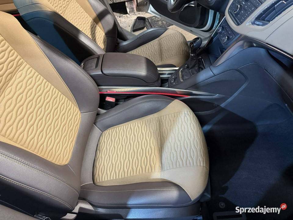 Opel Zafira NAVi Panorama Bezwypadkowa Zadbana i Rok produkcji 2016 Poznań sprzedam