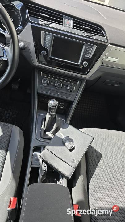 Volkswagen Touran 16 TDI SCR Rok produkcji 2016 Nowy Świętów