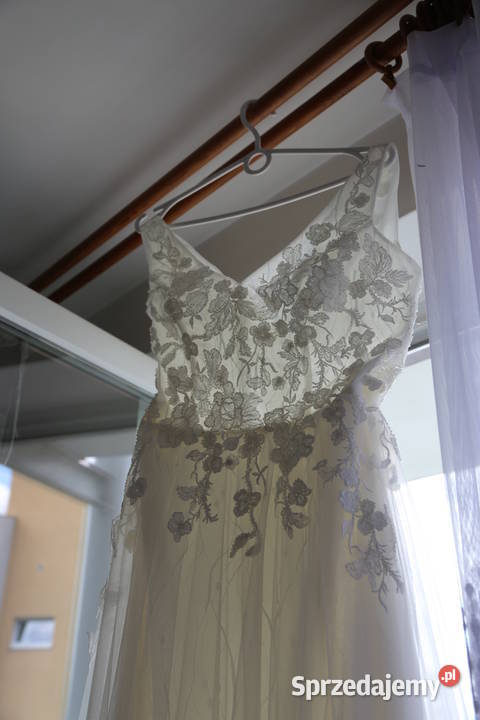 Piękna suknia z wysokiej jakości materiałów R lubelskie Lublin sprzedam