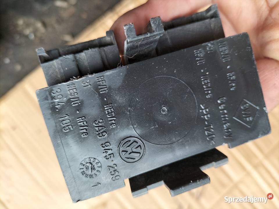 WKŁAD LAMPY KLAPY PASSAT B4 KOMBI 3A9945259 Kamień-Kolonia