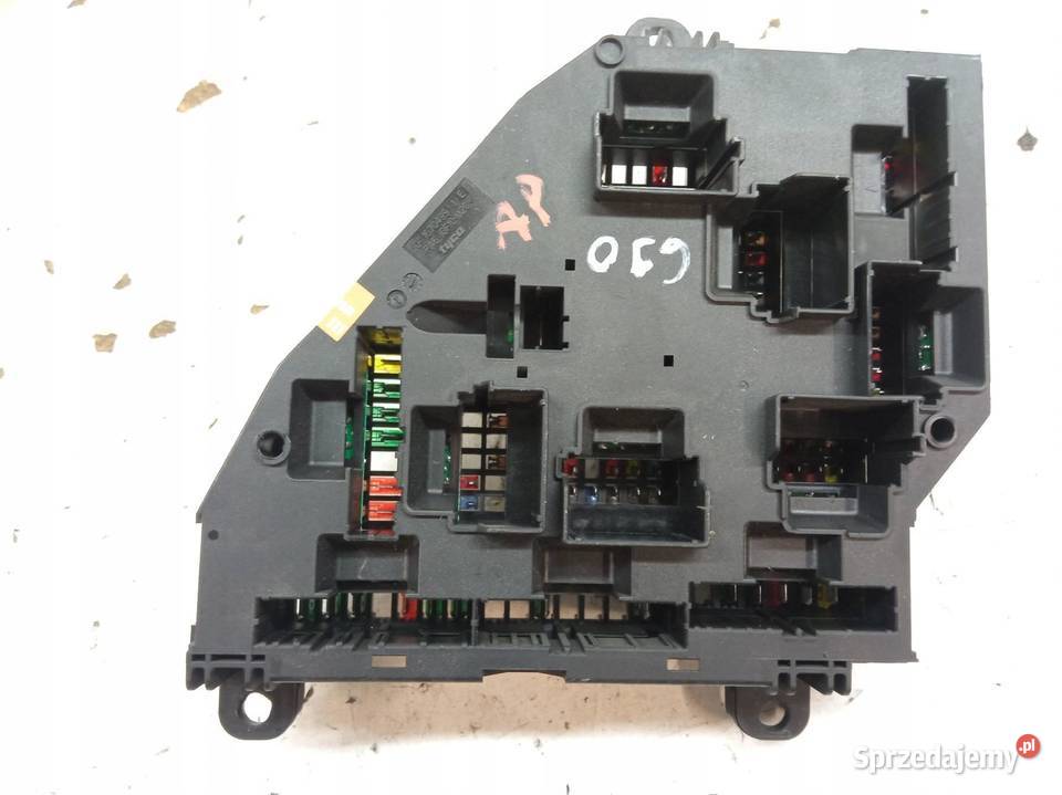 SKRZYNKA BEZPIECZNIKÓW 1670498 20 D 183 Bmw