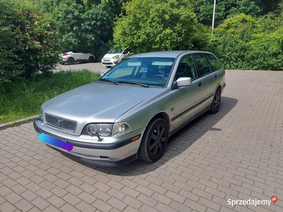 Sprzedam zadbane Volvo V40 18 benzyna manualna Nysa