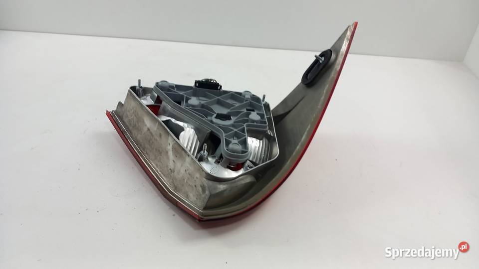 MERCEDES W203 SEDAN LAMPA TYŁ PRAWA
