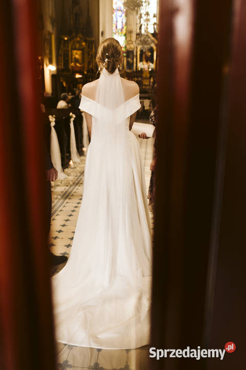 Klasyczna Suknia ślubna S z podpinanym trenem Klasyczna