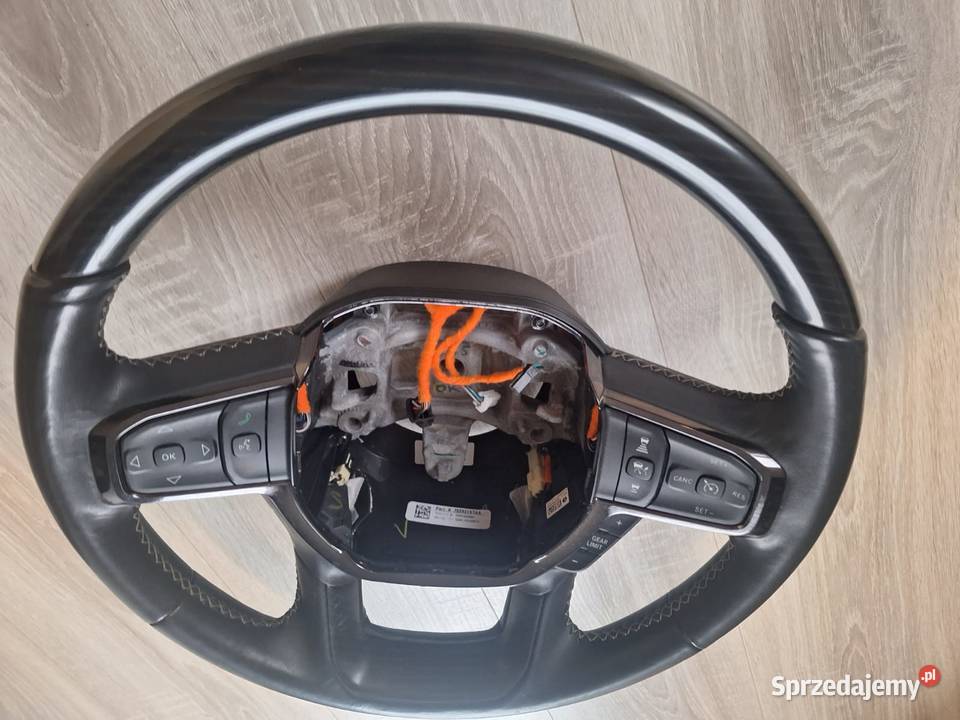 KIEROWNICA SKÓRA GRZANA WIELOFUNKCYJNA GUZIKI sprzedam
