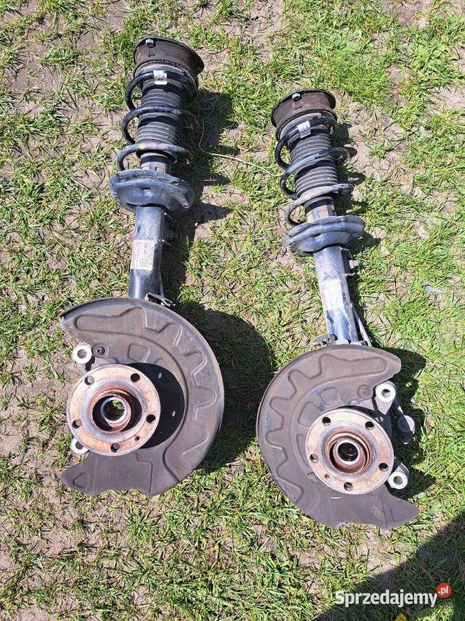 VW PASSAT B8 MCPHERSON ZWROTNICA PRAWA I LEWA Zwrotnice Zwrotnice Sobolew