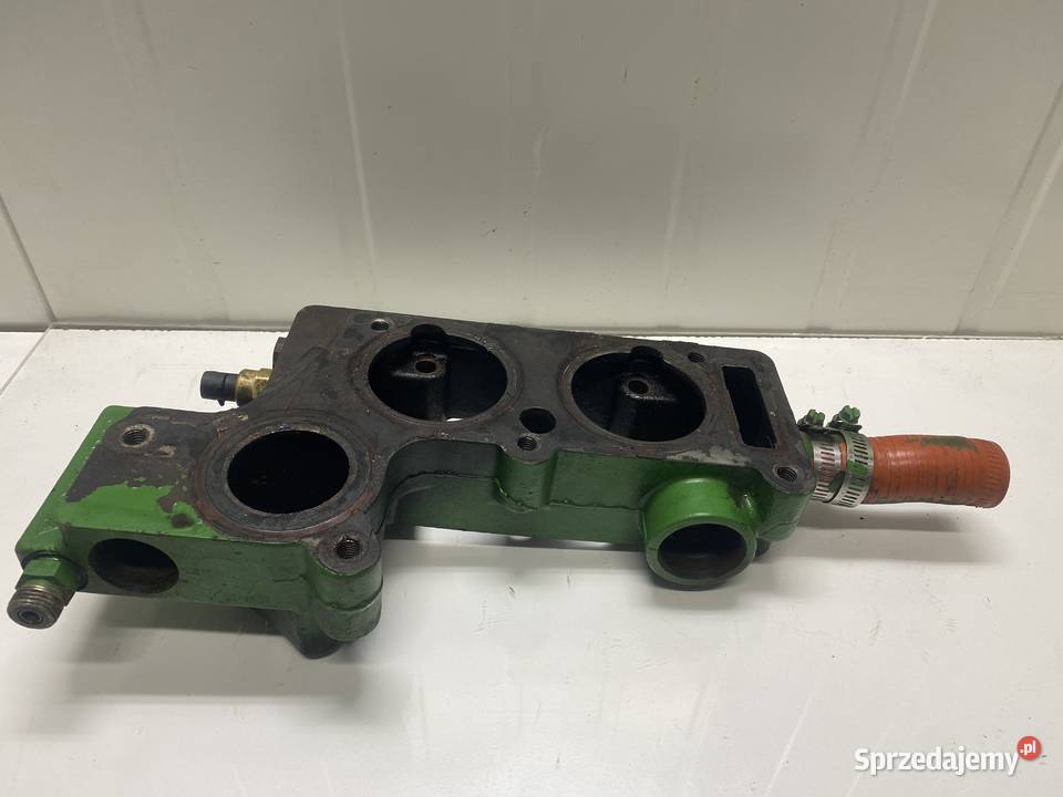 OBUDOWA TERMOSTATU JOHN DEERE 7750 DZ103635 Silnik i osprzęt Kielce