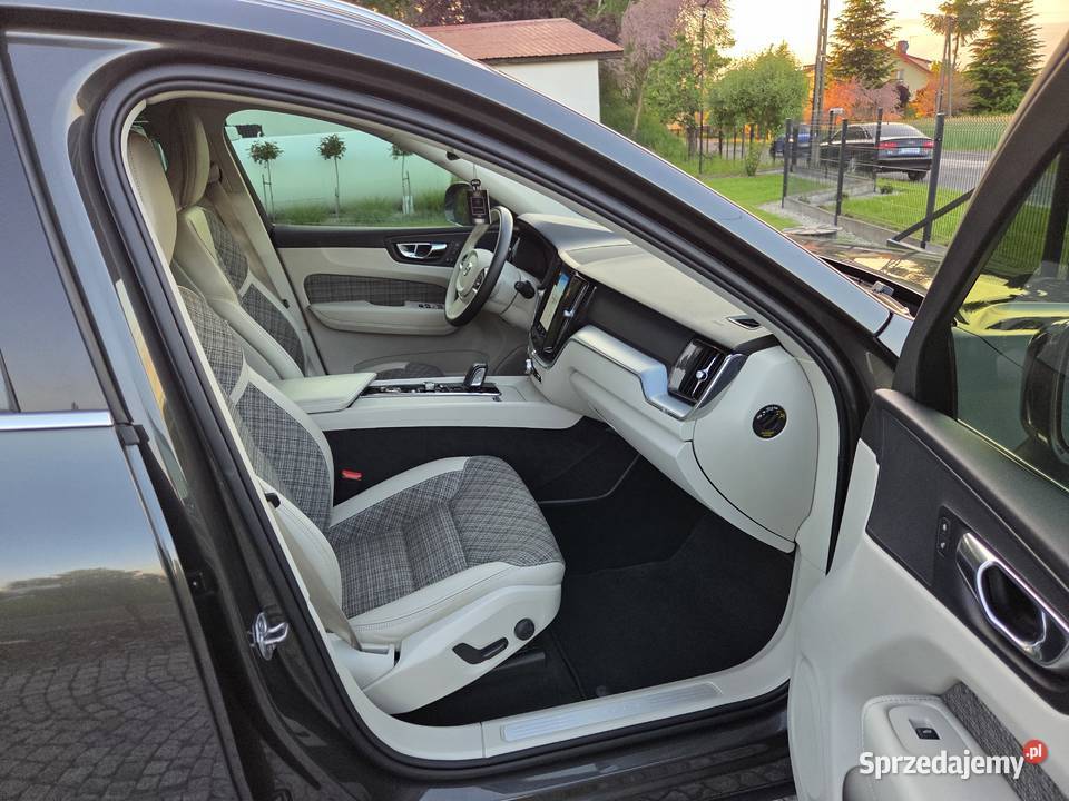 VOLVO XC60 SalonPL 1WŁ 2019XI 20D B4 MILD HYBRID kupiony w polskim salonie łódzkie Sieradz sprzedam