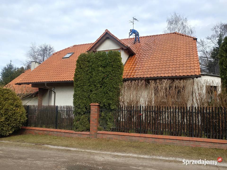 Prace Dekarskie Malowanie dachów Montaz papy Remont i budowa Łódź